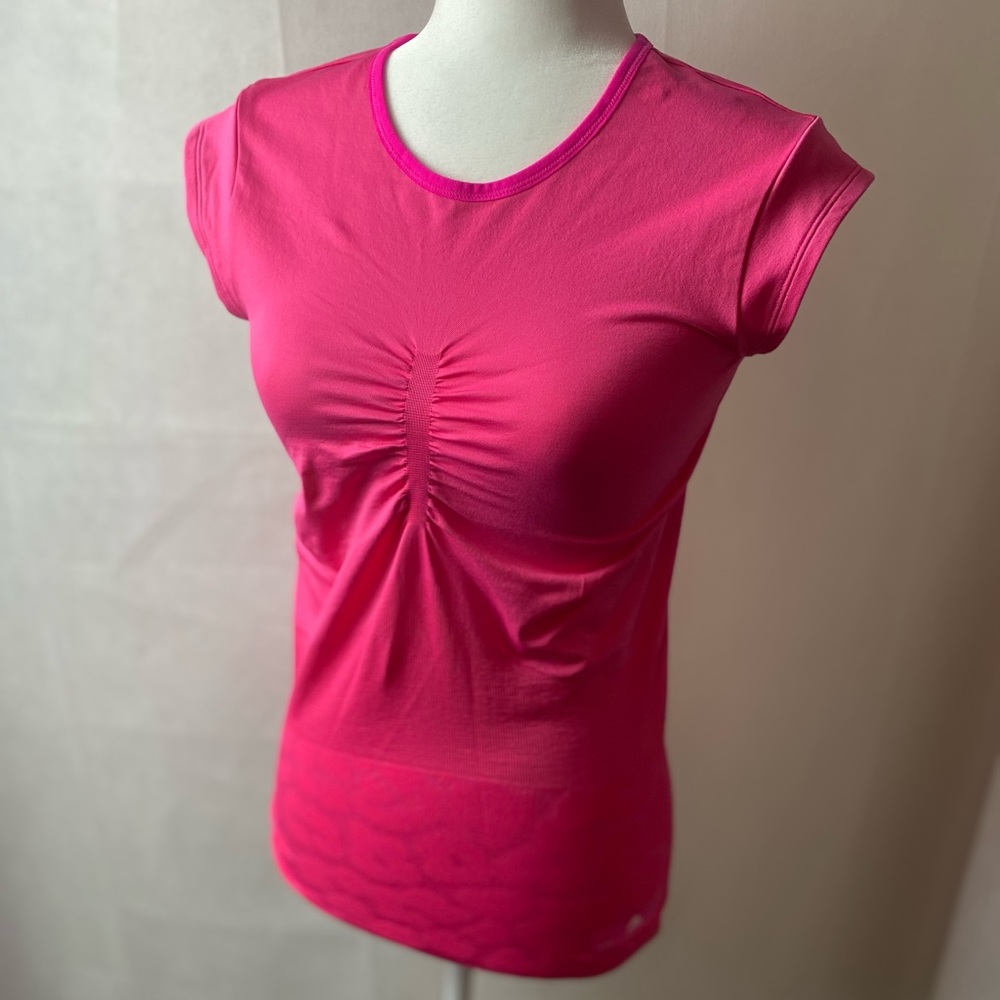 STELLA athletic top.
